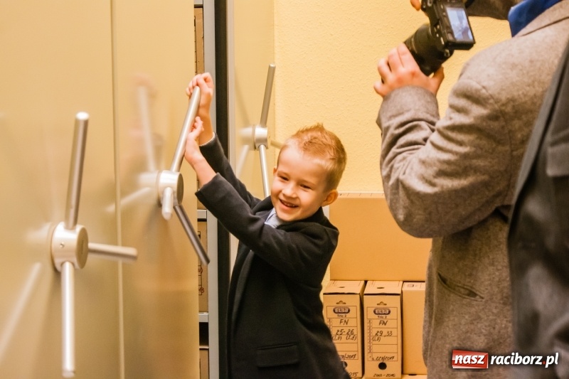 Zdjęcie w galerii na portalu naszraciborz.pl: Wiktor Huczek zasiadł w fotelu Prezydenta Raciborza wiadomości z regionu