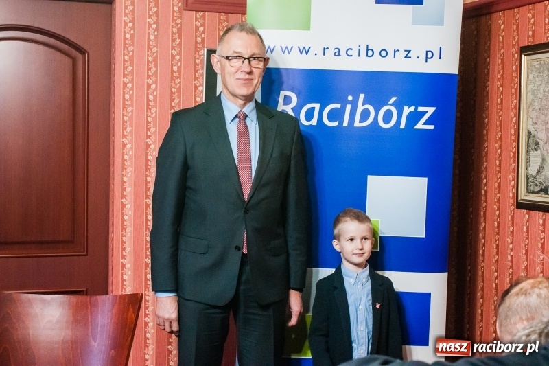 Zdjęcie w galerii na portalu naszraciborz.pl: Wiktor Huczek zasiadł w fotelu Prezydenta Raciborza wiadomości z regionu