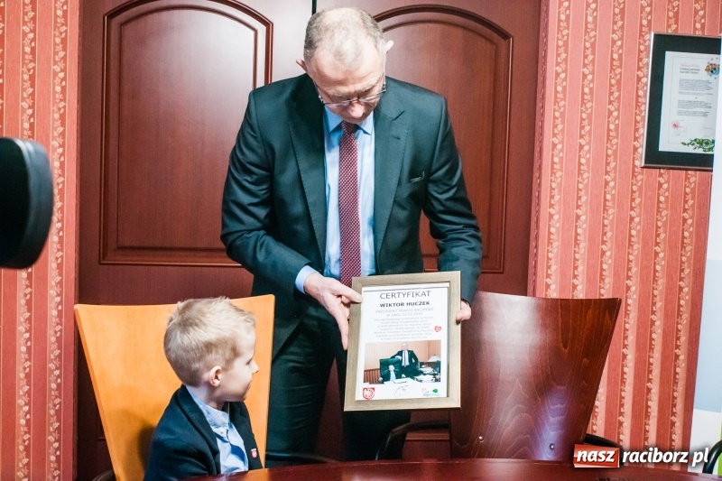 Zdjęcie w galerii na portalu naszraciborz.pl: Wiktor Huczek zasiadł w fotelu Prezydenta Raciborza wiadomości z regionu