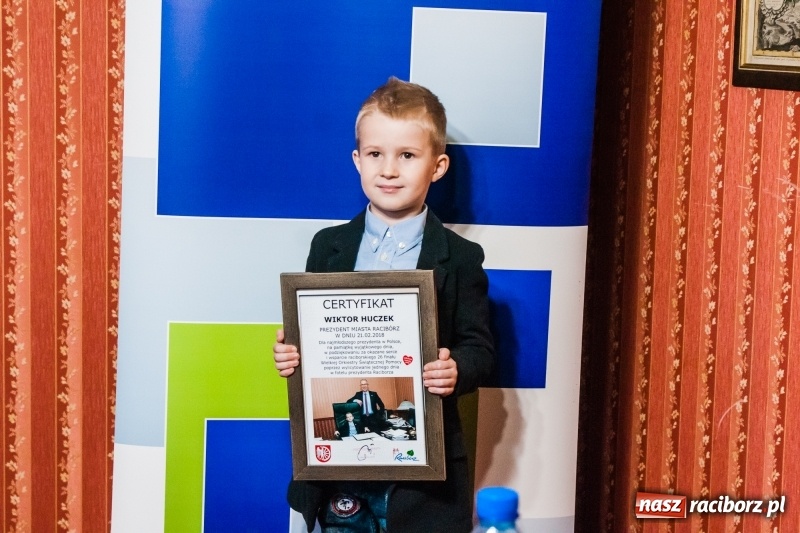 Zdjęcie w galerii na portalu naszraciborz.pl: Wiktor Huczek zasiadł w fotelu Prezydenta Raciborza wiadomości z regionu