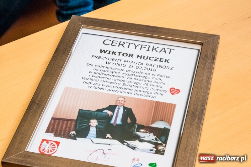 Zdjęcie w galerii na portalu naszraciborz.pl: Wiktor Huczek zasiadł w fotelu Prezydenta Raciborza wiadomości z regionu