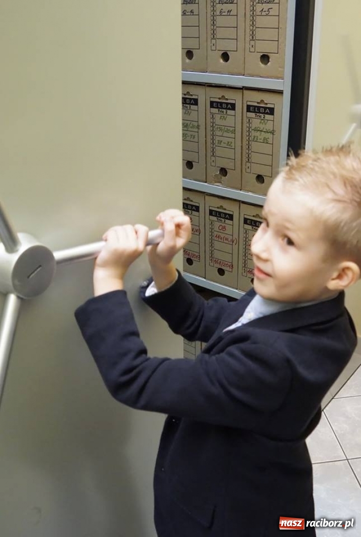 Zdjęcie w galerii na portalu naszraciborz.pl: Prezydent Wiktor podpisał urzędnicze podwyżki wiadomości z regionu