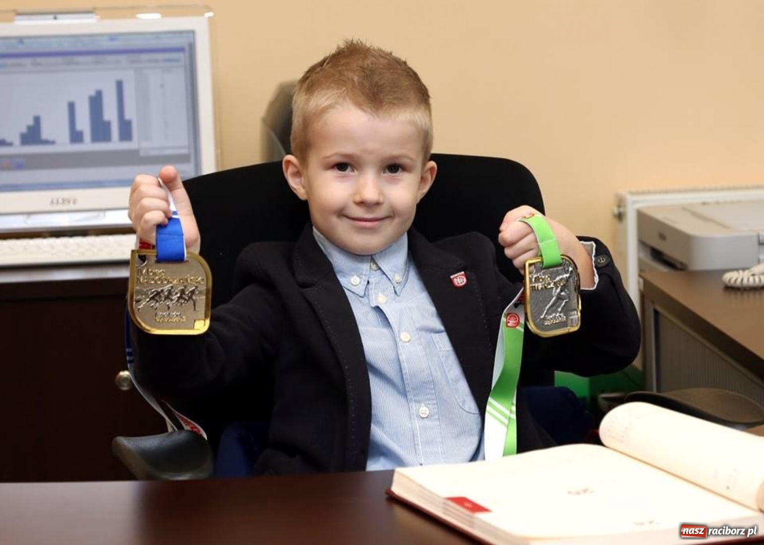 Zdjęcie w galerii na portalu naszraciborz.pl: Prezydent Wiktor podpisał urzędnicze podwyżki wiadomości z regionu