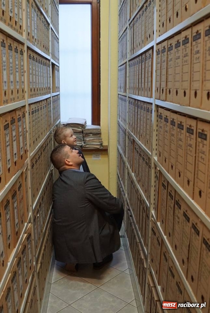 Zdjęcie w galerii na portalu naszraciborz.pl: Prezydent Wiktor podpisał urzędnicze podwyżki wiadomości z regionu