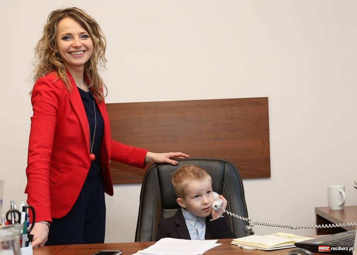 Zdjęcie w galerii na portalu naszraciborz.pl: Prezydent Wiktor podpisał urzędnicze podwyżki wiadomości z regionu