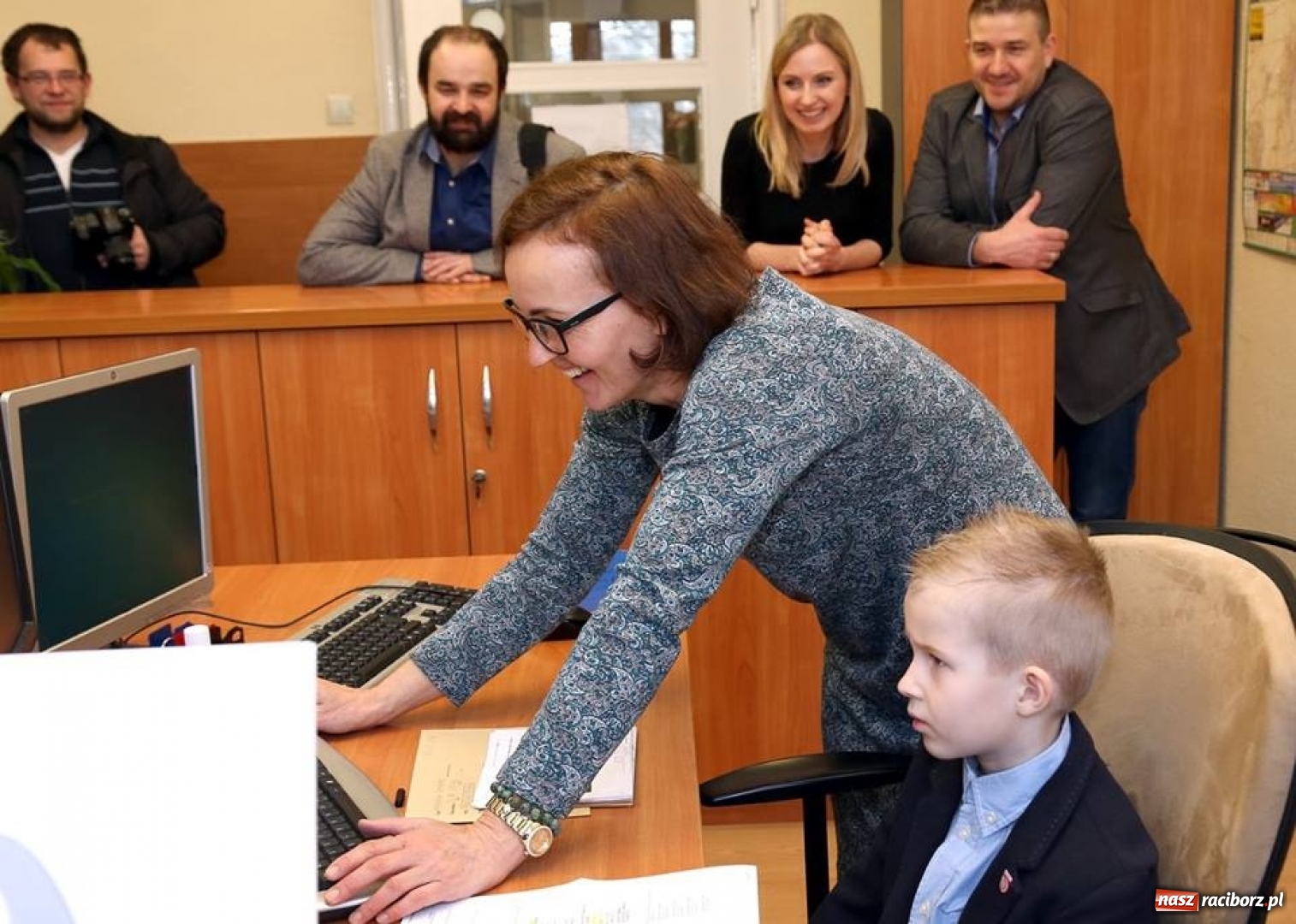 Zdjęcie w galerii na portalu naszraciborz.pl: Prezydent Wiktor podpisał urzędnicze podwyżki wiadomości z regionu