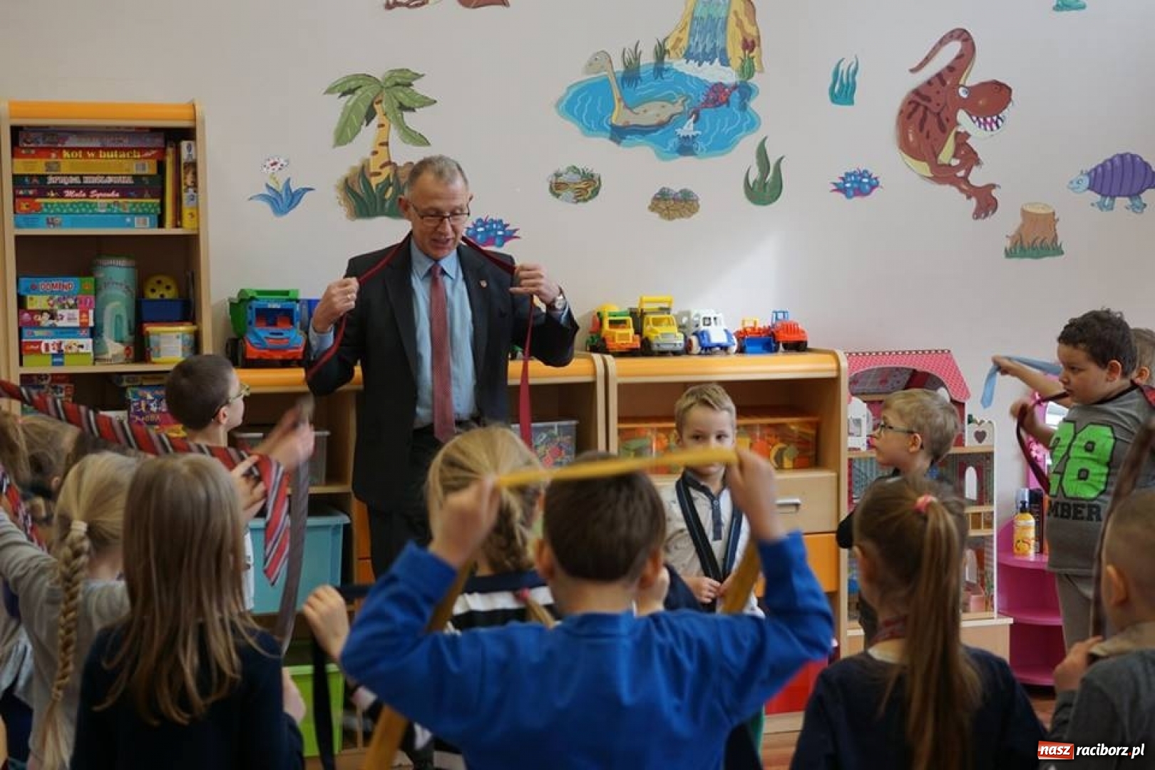 Zdjęcie w galerii na portalu naszraciborz.pl: Prezydent Wiktor podpisał urzędnicze podwyżki wiadomości z regionu