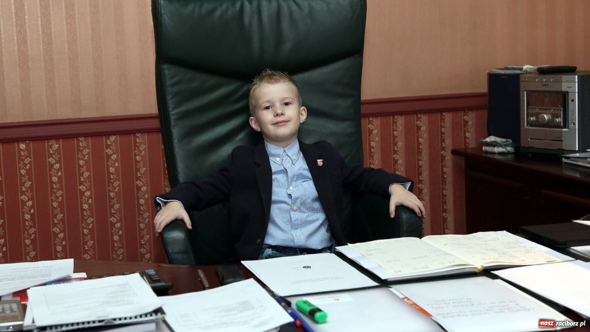 Zdjęcie w galerii na portalu naszraciborz.pl: Prezydent Wiktor podpisał urzędnicze podwyżki wiadomości z regionu