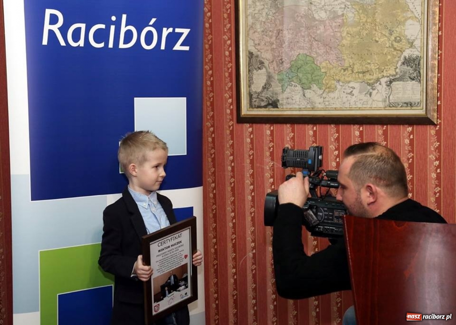 Zdjęcie w galerii na portalu naszraciborz.pl: Prezydent Wiktor podpisał urzędnicze podwyżki wiadomości z regionu