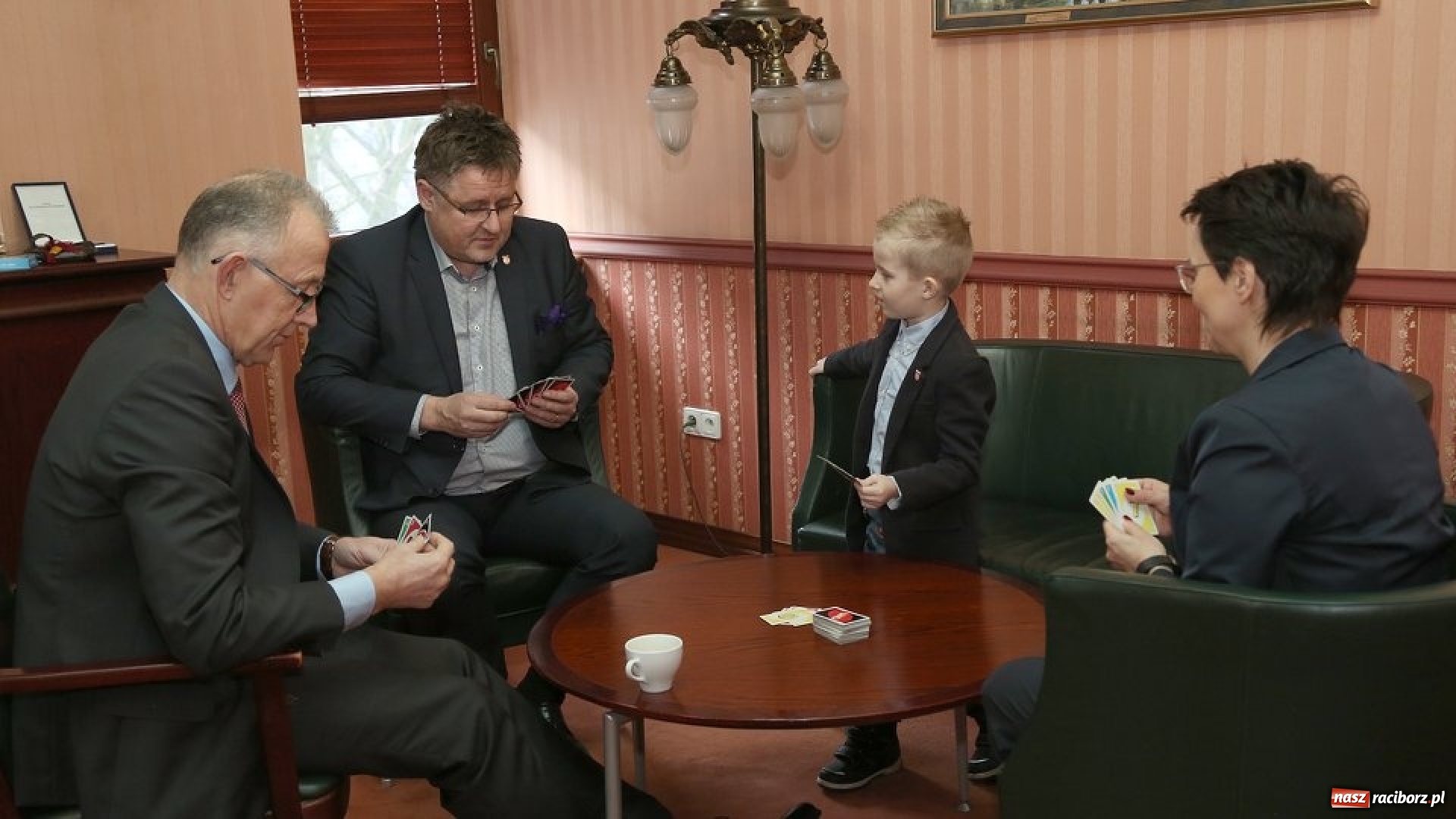 Zdjęcie w galerii na portalu naszraciborz.pl: Prezydent Wiktor podpisał urzędnicze podwyżki wiadomości z regionu