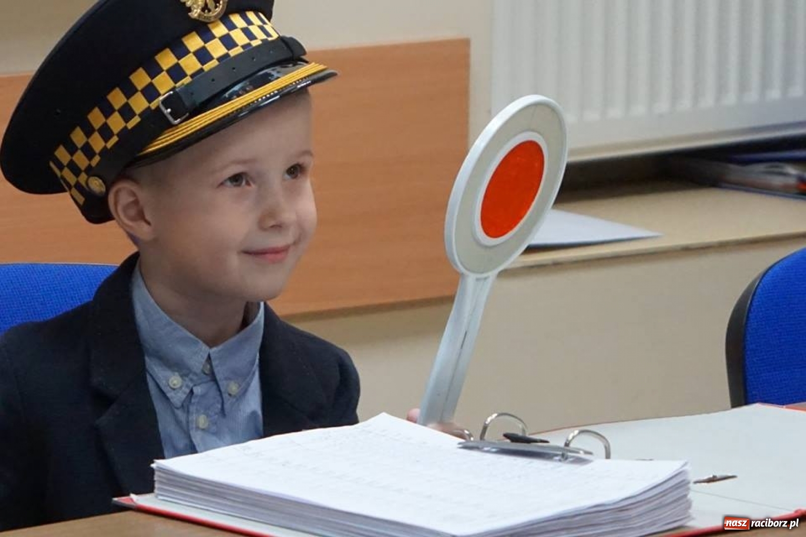 Zdjęcie w galerii na portalu naszraciborz.pl: Prezydent Wiktor podpisał urzędnicze podwyżki wiadomości z regionu