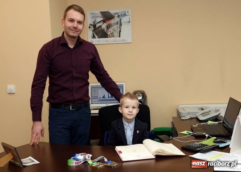 Zdjęcie w galerii na portalu naszraciborz.pl: Prezydent Wiktor podpisał urzędnicze podwyżki wiadomości z regionu