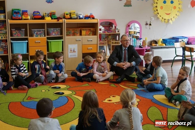 Zdjęcie w galerii na portalu naszraciborz.pl: Prezydent Wiktor podpisał urzędnicze podwyżki wiadomości z regionu