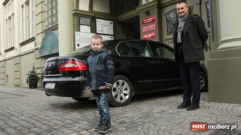 Zdjęcie w galerii na portalu naszraciborz.pl: Prezydent Wiktor podpisał urzędnicze podwyżki wiadomości z regionu