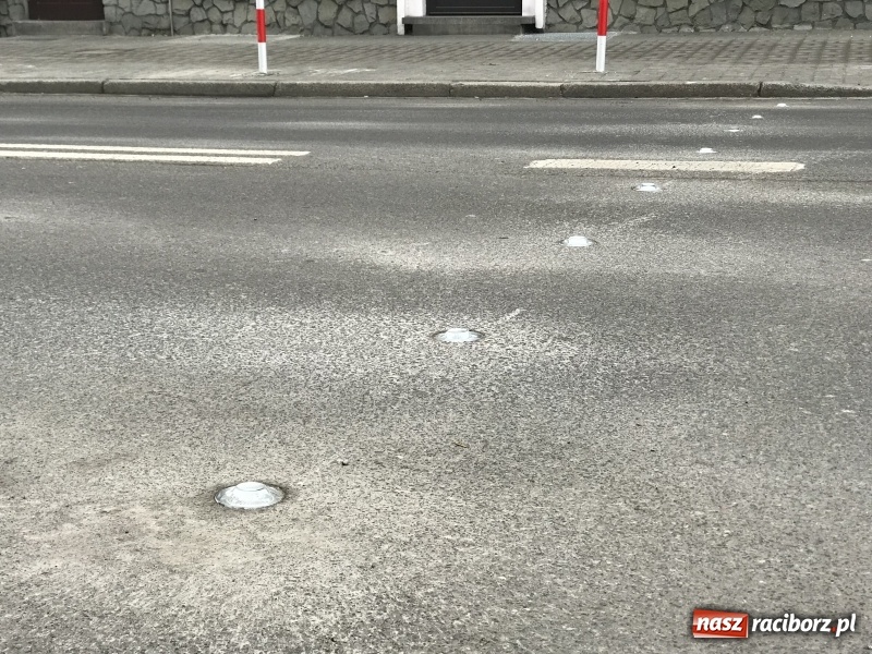 Zdjęcie w galerii na portalu naszraciborz.pl: W Raciborzu na jezdniach pojawiły się kocie oczka  wiadomości z regionu