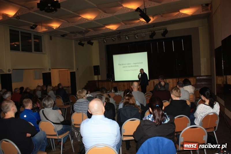 Zdjęcie w galerii na portalu naszraciborz.pl: Prezentacja atrakcji turystycznych Bramy Morawskiej w MOK Krzanowice wiadomości z regionu