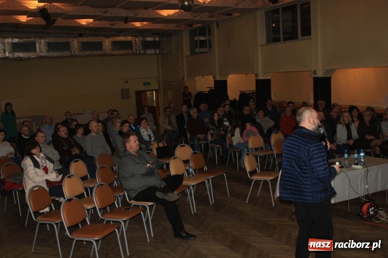 Zdjęcie w galerii na portalu naszraciborz.pl: Prezentacja atrakcji turystycznych Bramy Morawskiej w MOK Krzanowice wiadomości z regionu