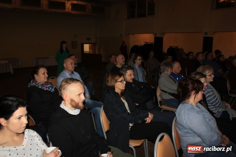 Zdjęcie w galerii na portalu naszraciborz.pl: Prezentacja atrakcji turystycznych Bramy Morawskiej w MOK Krzanowice wiadomości z regionu