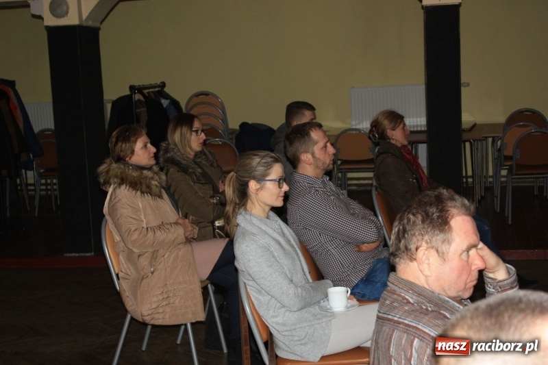 Zdjęcie w galerii na portalu naszraciborz.pl: Prezentacja atrakcji turystycznych Bramy Morawskiej w MOK Krzanowice wiadomości z regionu