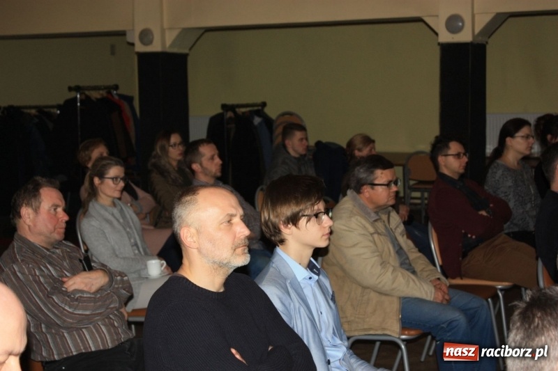 Zdjęcie w galerii na portalu naszraciborz.pl: Prezentacja atrakcji turystycznych Bramy Morawskiej w MOK Krzanowice wiadomości z regionu