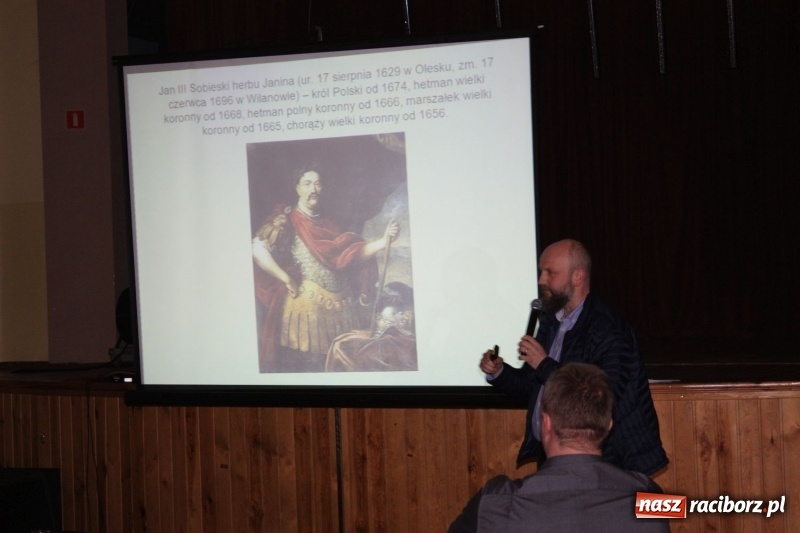 Zdjęcie w galerii na portalu naszraciborz.pl: Prezentacja atrakcji turystycznych Bramy Morawskiej w MOK Krzanowice wiadomości z regionu