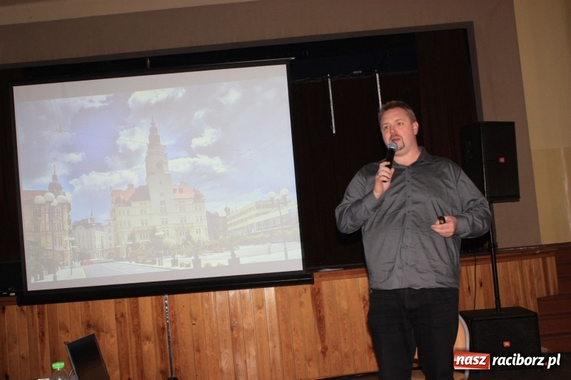 Zdjęcie w galerii na portalu naszraciborz.pl: Prezentacja atrakcji turystycznych Bramy Morawskiej w MOK Krzanowice wiadomości z regionu