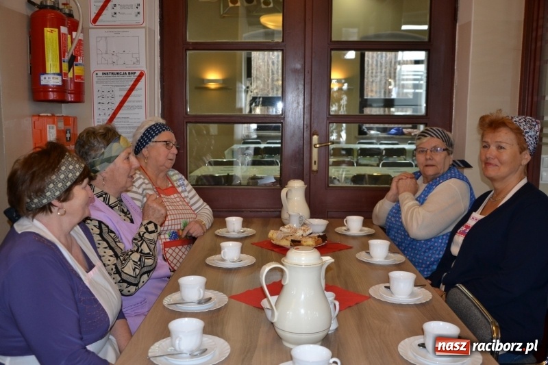 Zdjęcie w galerii na portalu naszraciborz.pl: Tworków. Przy piyrzu jest czas na klachy  wiadomości z regionu