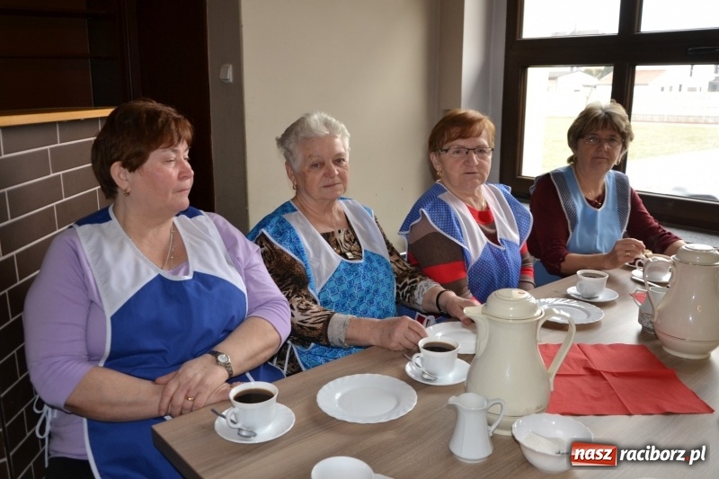 Zdjęcie w galerii na portalu naszraciborz.pl: Tworków. Przy piyrzu jest czas na klachy  wiadomości z regionu