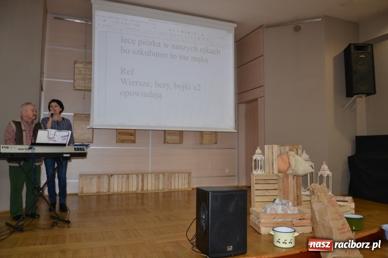 Zdjęcie w galerii na portalu naszraciborz.pl: Tworków. Przy piyrzu jest czas na klachy  wiadomości z regionu