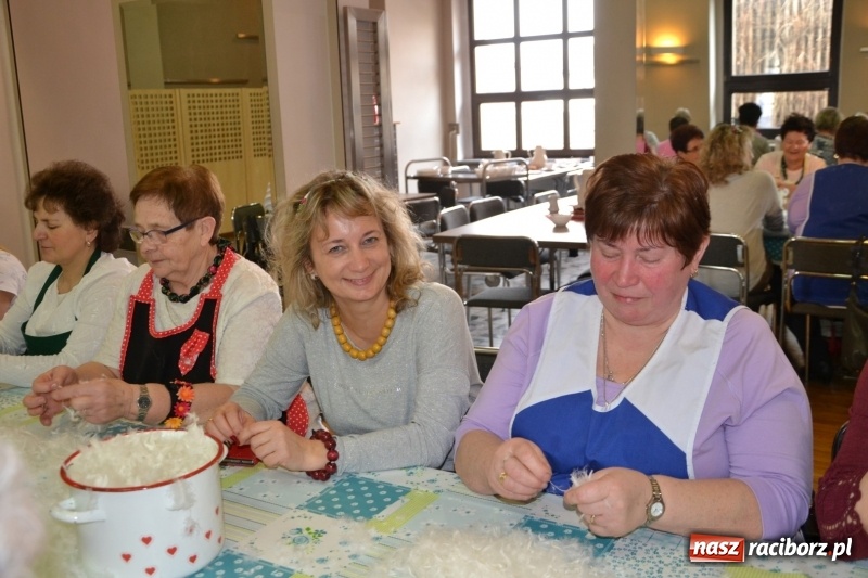 Zdjęcie w galerii na portalu naszraciborz.pl: Tworków. Przy piyrzu jest czas na klachy  wiadomości z regionu
