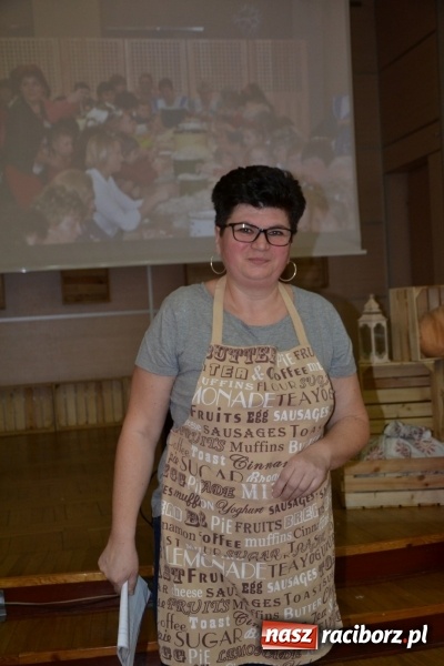 Zdjęcie w galerii na portalu naszraciborz.pl: Tworków. Przy piyrzu jest czas na klachy  wiadomości z regionu