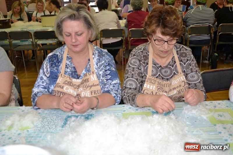 Zdjęcie w galerii na portalu naszraciborz.pl: Tworków. Przy piyrzu jest czas na klachy  wiadomości z regionu