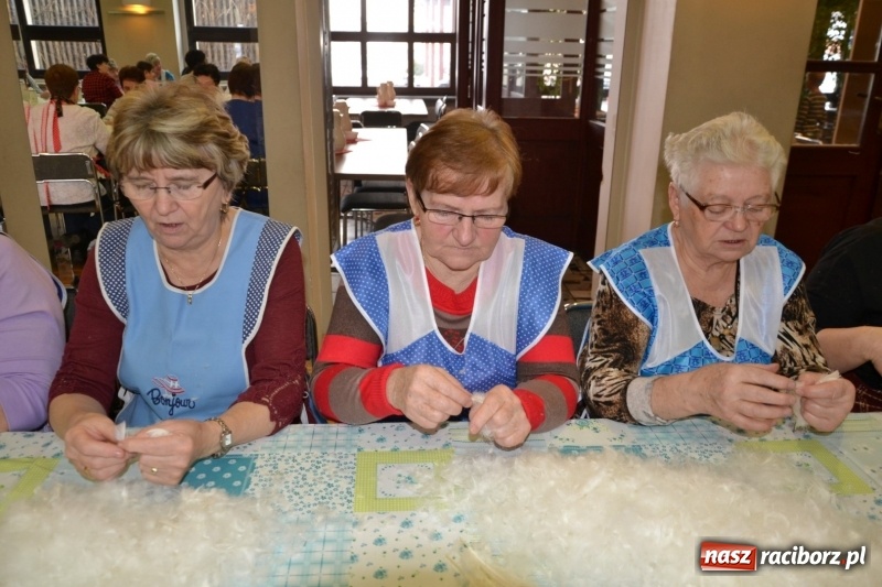 Zdjęcie w galerii na portalu naszraciborz.pl: Tworków. Przy piyrzu jest czas na klachy  wiadomości z regionu