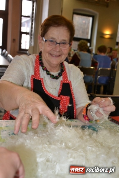 Zdjęcie w galerii na portalu naszraciborz.pl: Tworków. Przy piyrzu jest czas na klachy  wiadomości z regionu