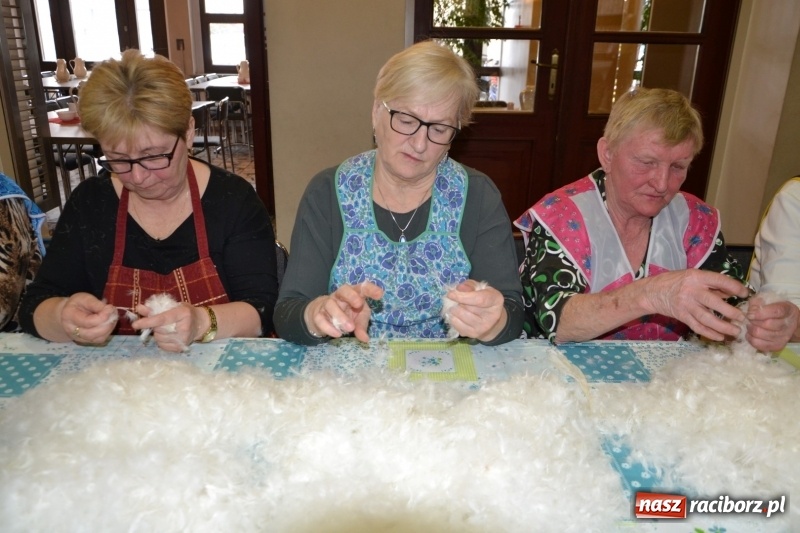 Zdjęcie w galerii na portalu naszraciborz.pl: Tworków. Przy piyrzu jest czas na klachy  wiadomości z regionu