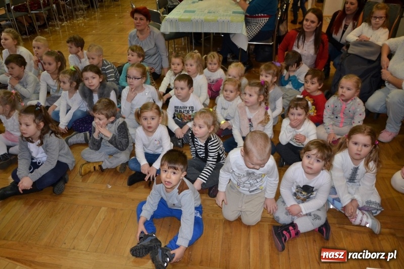 Zdjęcie w galerii na portalu naszraciborz.pl: Tworków. Przy piyrzu jest czas na klachy  wiadomości z regionu
