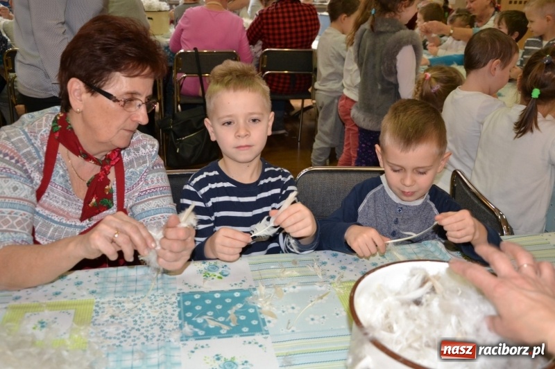 Zdjęcie w galerii na portalu naszraciborz.pl: Tworków. Przy piyrzu jest czas na klachy  wiadomości z regionu