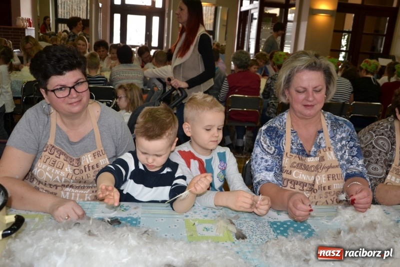 Zdjęcie w galerii na portalu naszraciborz.pl: Tworków. Przy piyrzu jest czas na klachy  wiadomości z regionu