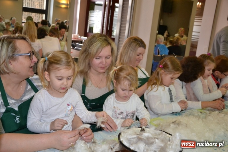 Zdjęcie w galerii na portalu naszraciborz.pl: Tworków. Przy piyrzu jest czas na klachy  wiadomości z regionu