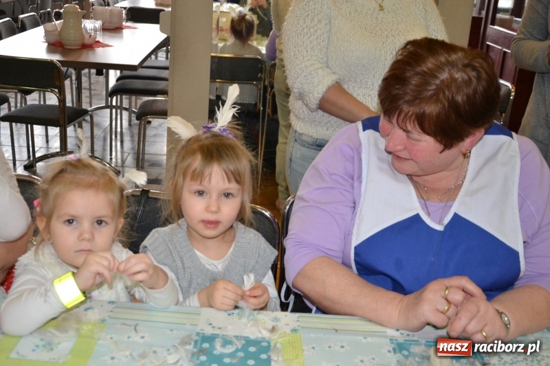 Zdjęcie w galerii na portalu naszraciborz.pl: Tworków. Przy piyrzu jest czas na klachy  wiadomości z regionu