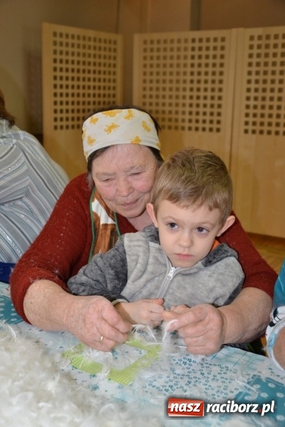 Zdjęcie w galerii na portalu naszraciborz.pl: Tworków. Przy piyrzu jest czas na klachy  wiadomości z regionu