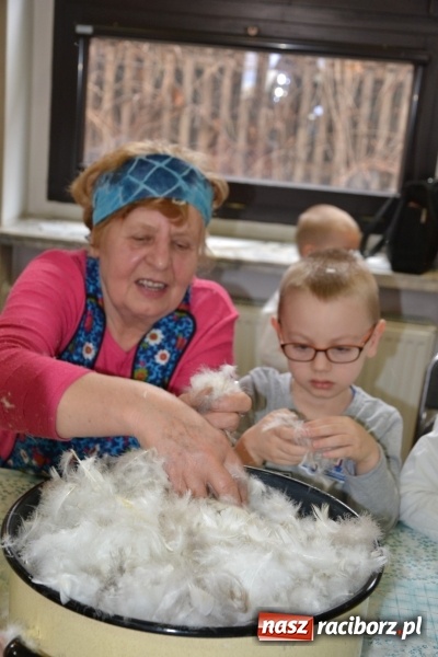 Zdjęcie w galerii na portalu naszraciborz.pl: Tworków. Przy piyrzu jest czas na klachy  wiadomości z regionu