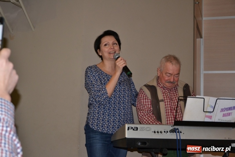 Zdjęcie w galerii na portalu naszraciborz.pl: Tworków. Przy piyrzu jest czas na klachy  wiadomości z regionu