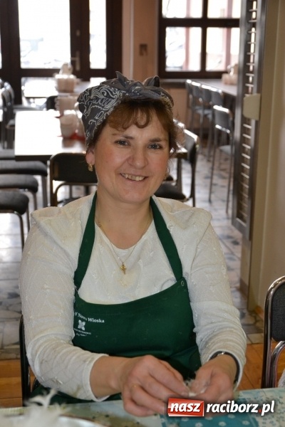 Zdjęcie w galerii na portalu naszraciborz.pl: Tworków. Przy piyrzu jest czas na klachy  wiadomości z regionu