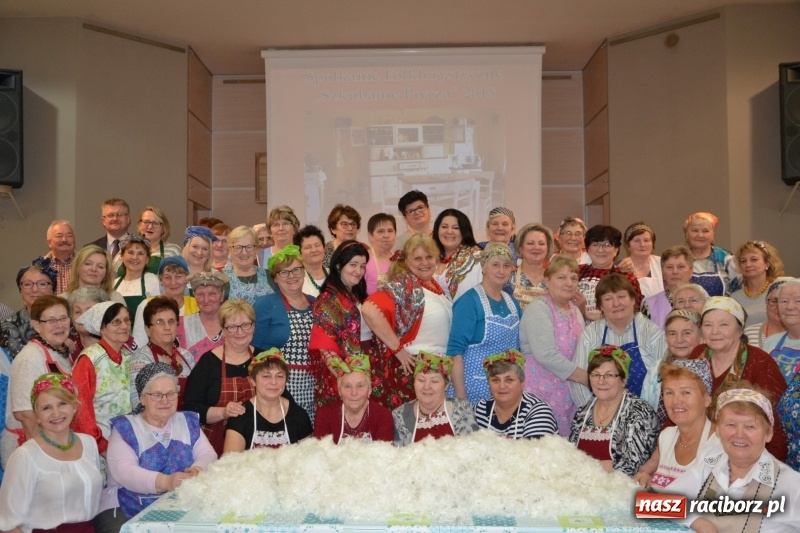 Zdjęcie w galerii na portalu naszraciborz.pl: Tworków. Przy piyrzu jest czas na klachy  wiadomości z regionu