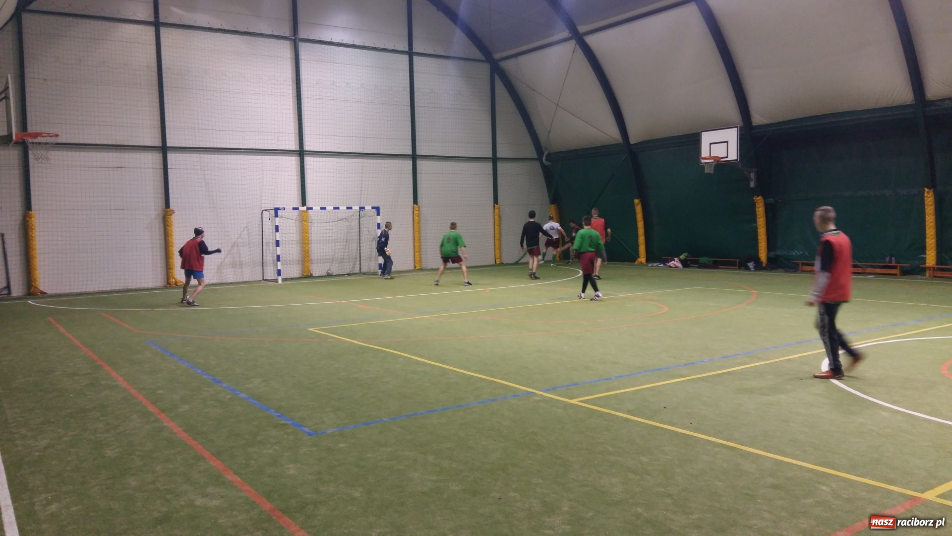 Zdjęcie w galerii na portalu naszraciborz.pl: IV edycja Rudzkiej Amatorskiej Ligi Piłki Nożnej Pięcioosobowej za nami wiadomości z regionu