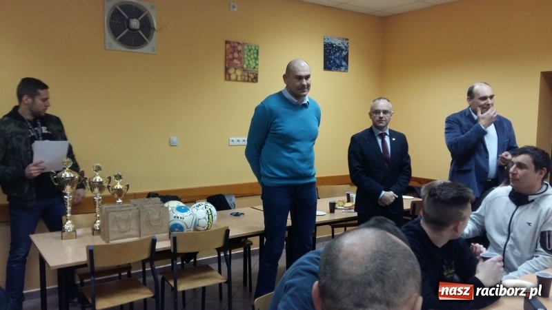 Zdjęcie w galerii na portalu naszraciborz.pl: IV edycja Rudzkiej Amatorskiej Ligi Piłki Nożnej Pięcioosobowej za nami wiadomości z regionu