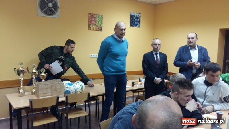Zdjęcie w galerii na portalu naszraciborz.pl: IV edycja Rudzkiej Amatorskiej Ligi Piłki Nożnej Pięcioosobowej za nami wiadomości z regionu
