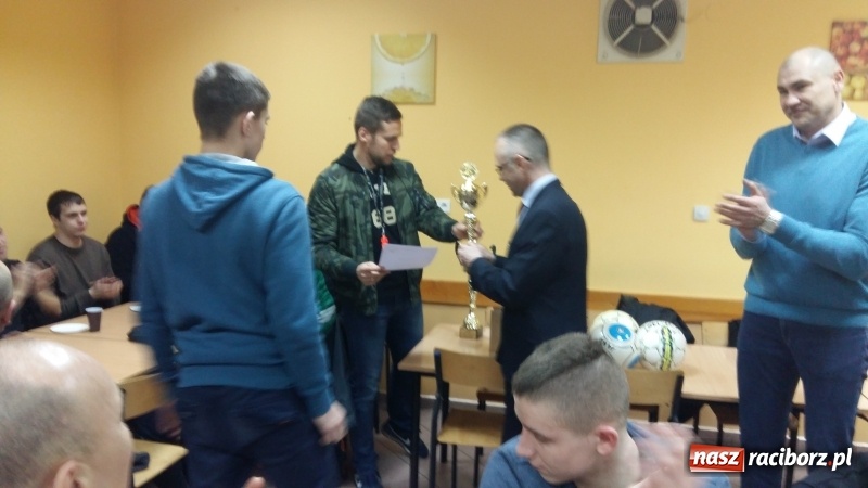 Zdjęcie w galerii na portalu naszraciborz.pl: IV edycja Rudzkiej Amatorskiej Ligi Piłki Nożnej Pięcioosobowej za nami wiadomości z regionu