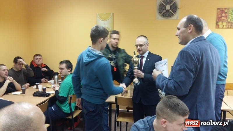 Zdjęcie w galerii na portalu naszraciborz.pl: IV edycja Rudzkiej Amatorskiej Ligi Piłki Nożnej Pięcioosobowej za nami wiadomości z regionu